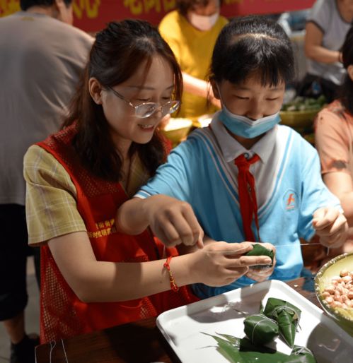 粽情端午 传承文化——新大新携手老街社区成功举办迎端午包粽子文化艺术交流活动